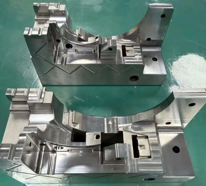 Precision machined mold components with complex cavities and fitting features